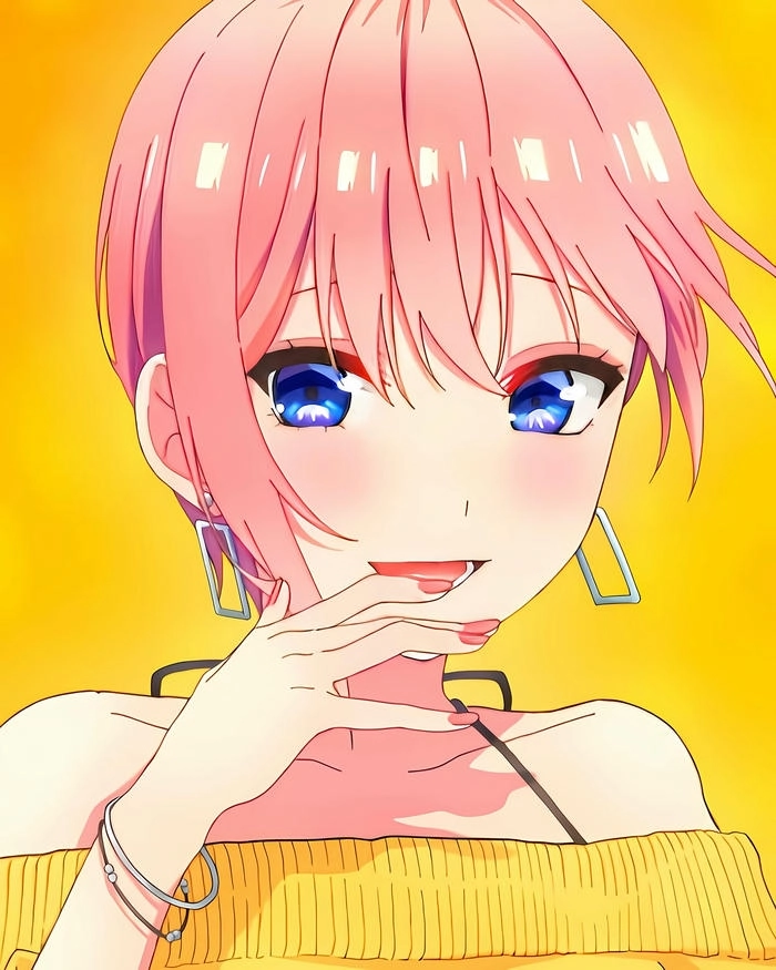 Hình Ichika Nakano mỉm cười