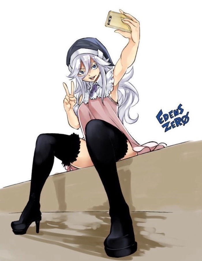 Sister Irvy chụp ảnh