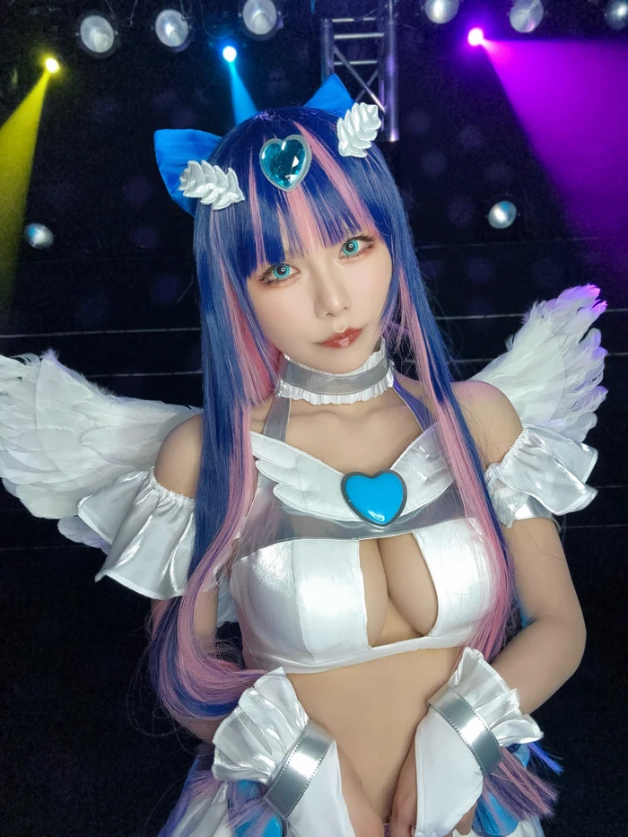 Cô nàng cosplay hentai quyến rũ với body đẹp