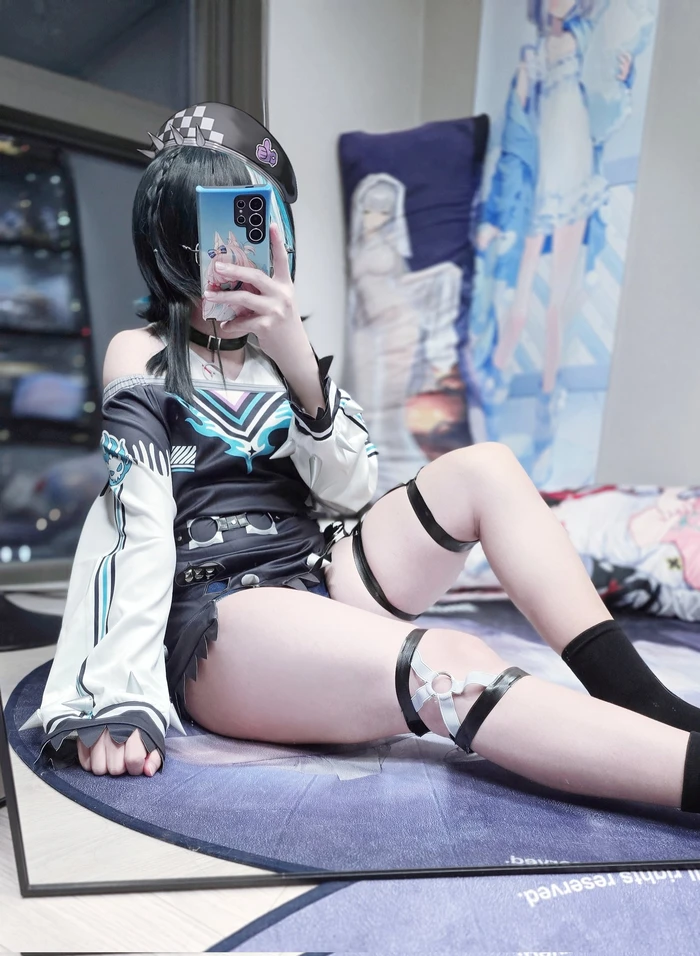 Cosplay hentai gợi cảm khoét sâu vòng hai vòng ba