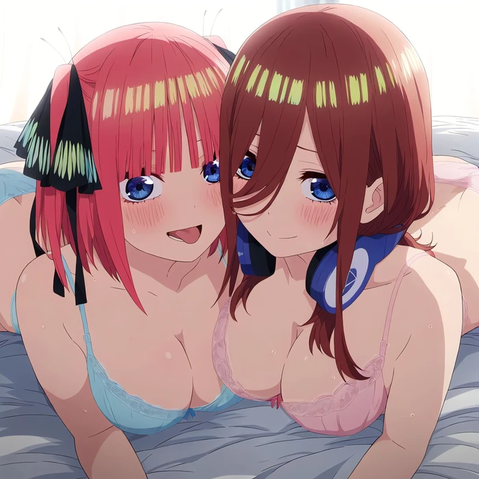 Thiếu nữ hentai Gotoubun quyến rũ trong bộ đồ mỏng