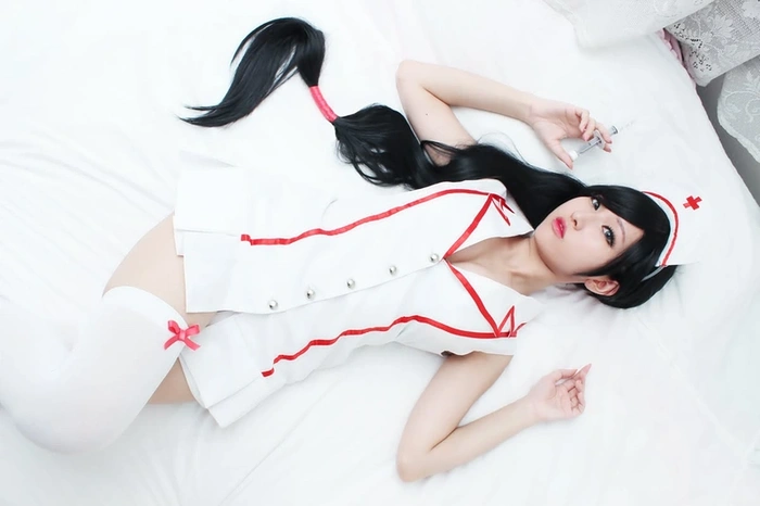 Ảnh cosplay y tá duyên dáng khả ái
