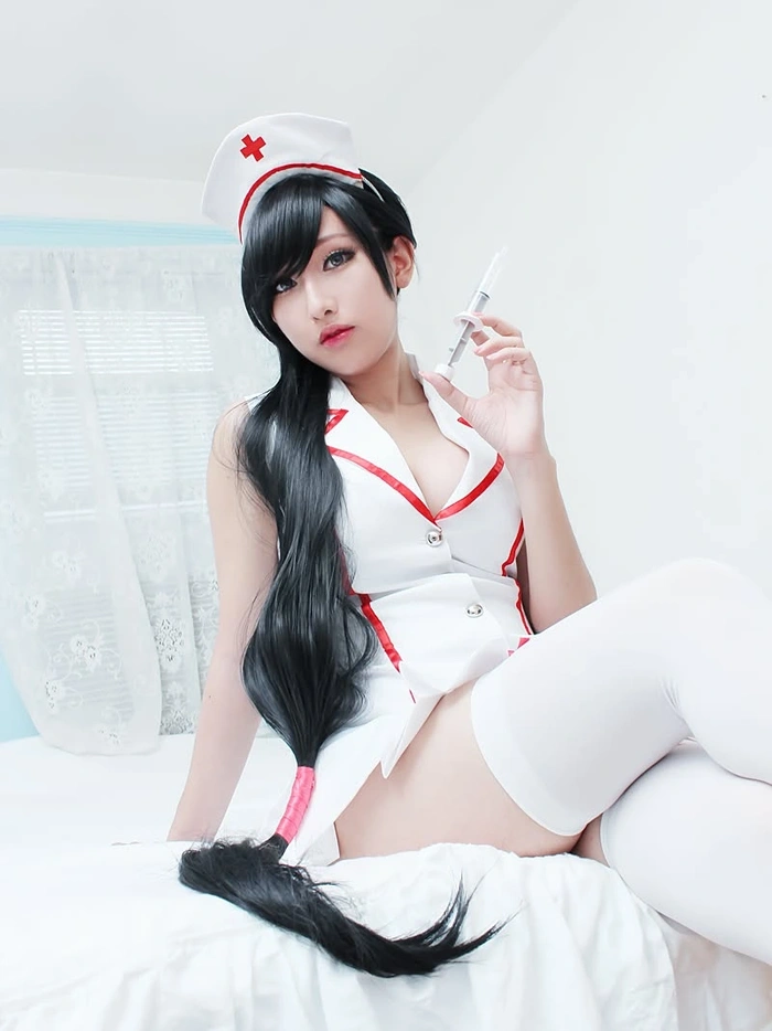 Ảnh cosplay y tá mềm mại tinh khôi