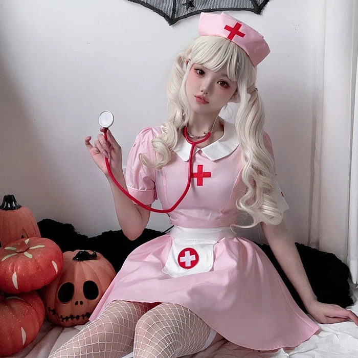 Ảnh cosplay y tá trẻ trung rạng rỡ