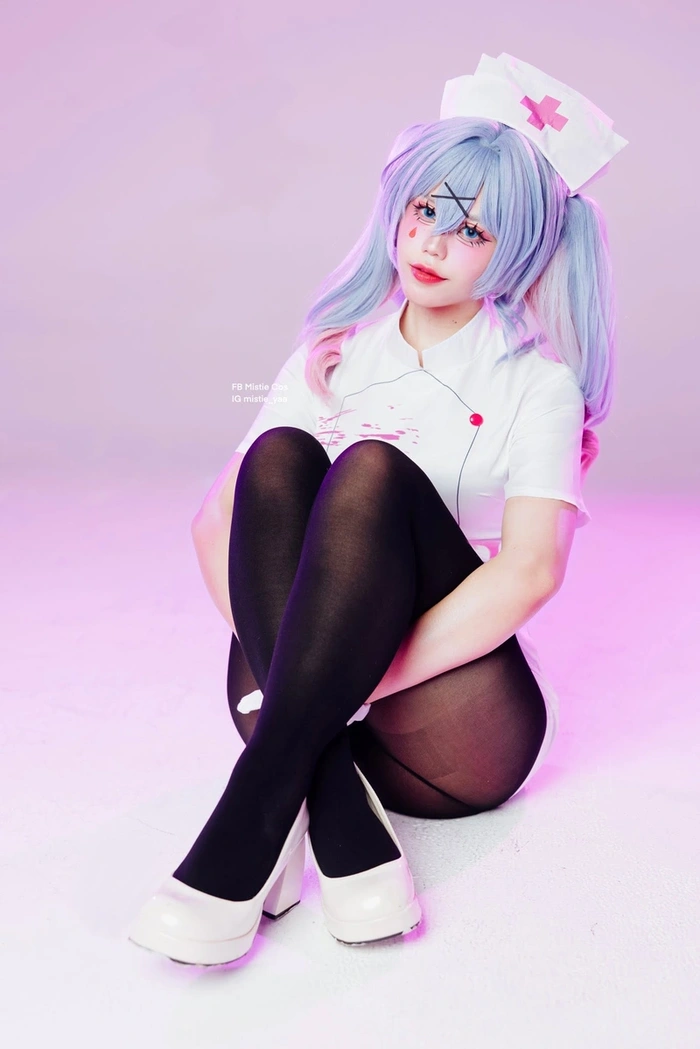 Ảnh cosplay y tá xinh xắn dịu dàng