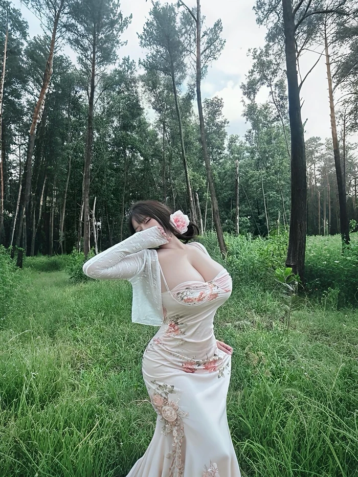 Hình Pi Tiên body sexy vú khủng