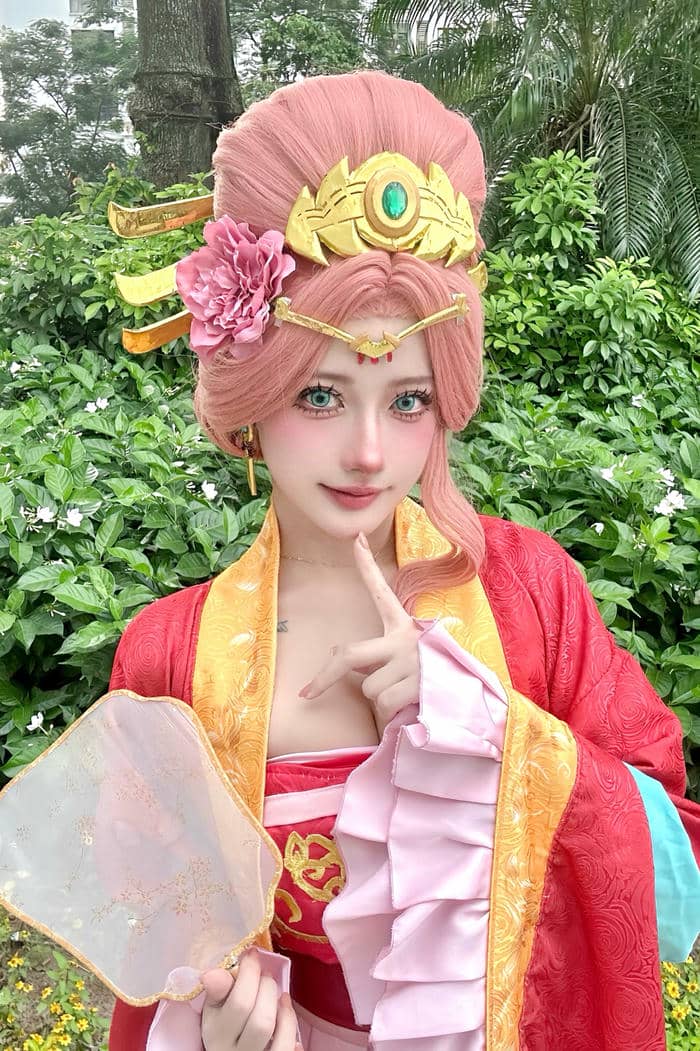 Nguyễn Thị Hà Vi cosplay cá tính