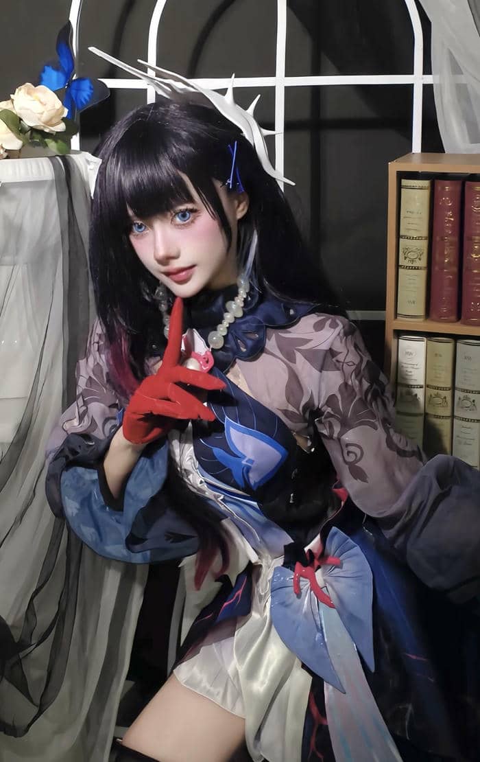 Nguyễn Thị Hà Vi cosplay mang tai mèo