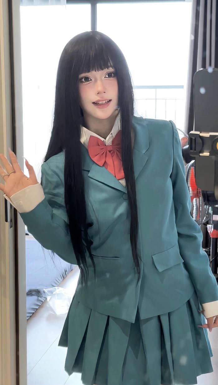 Nguyễn Thị Hà Vi cosplay nữ sinh