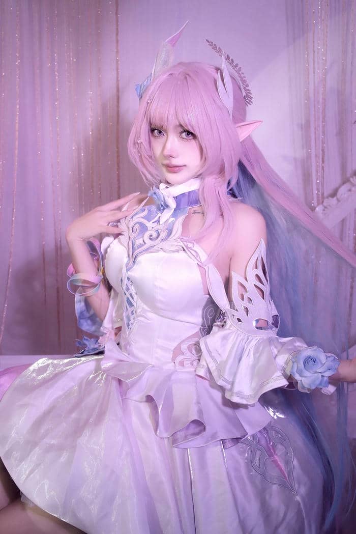 Nguyễn Thị Hà Vi cosplay phong thái tự tin