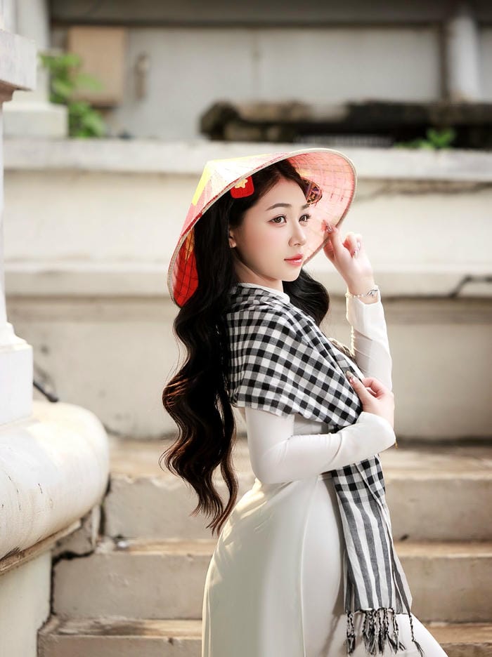 Trần Hà Linh tạo dáng