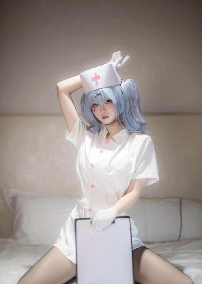 ảnh cosplay y tá gợi cảm