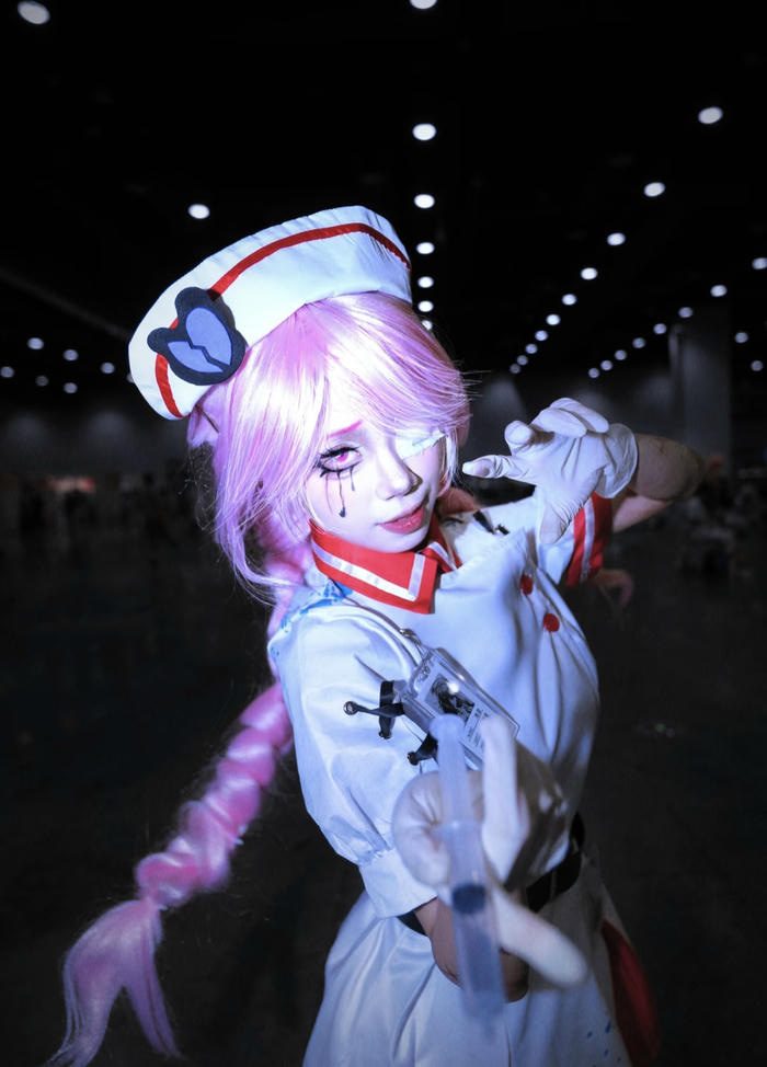 ảnh cosplay y tá phong cách hiện đại