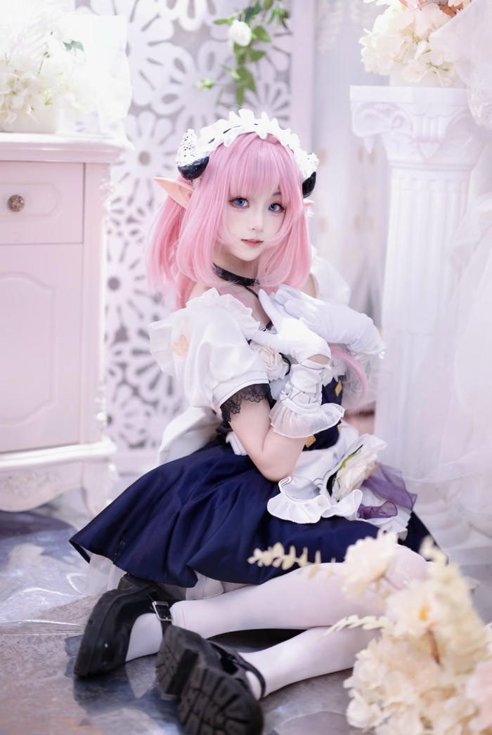 cosplay anime nữ quyến rũ hầu gái