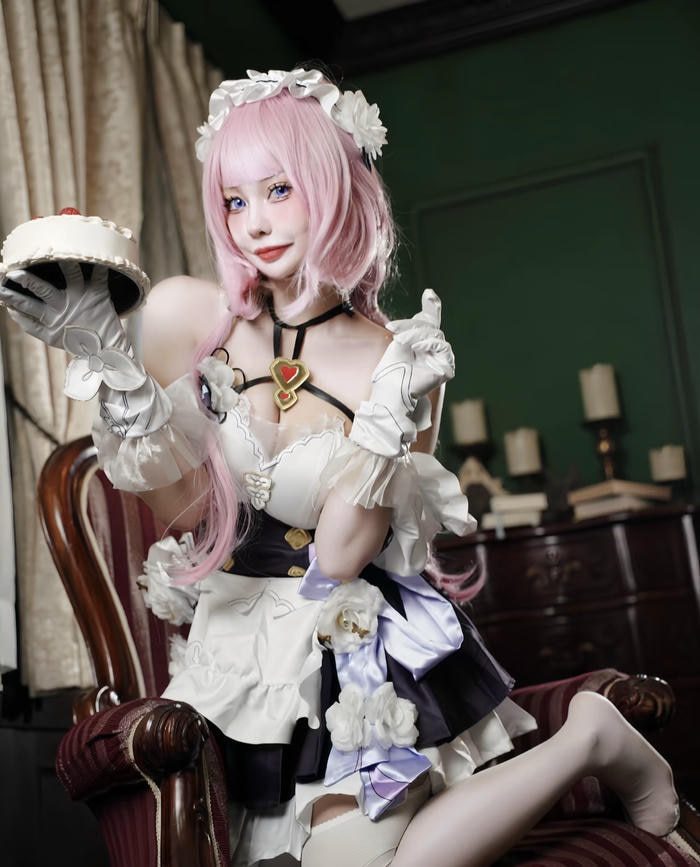 cosplay hầu gái gợi cảm