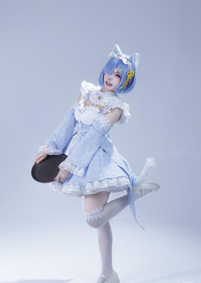 cosplay hầu gái tóc ngắn