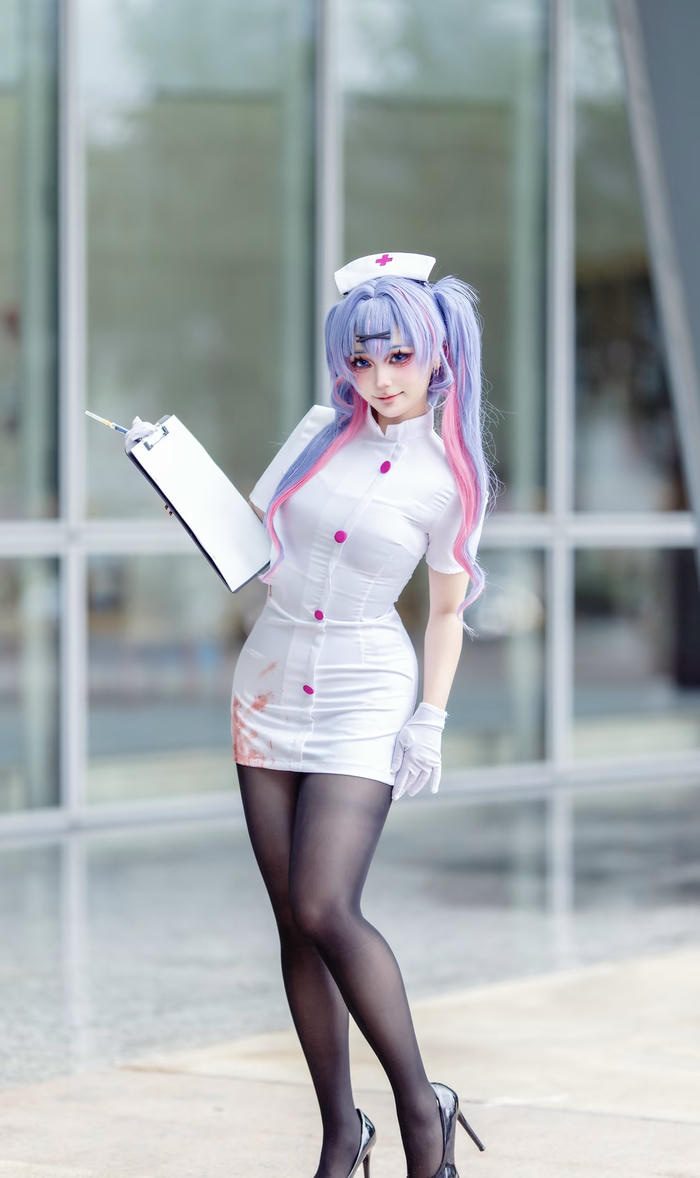 cosplay y tá phong cách Nhật