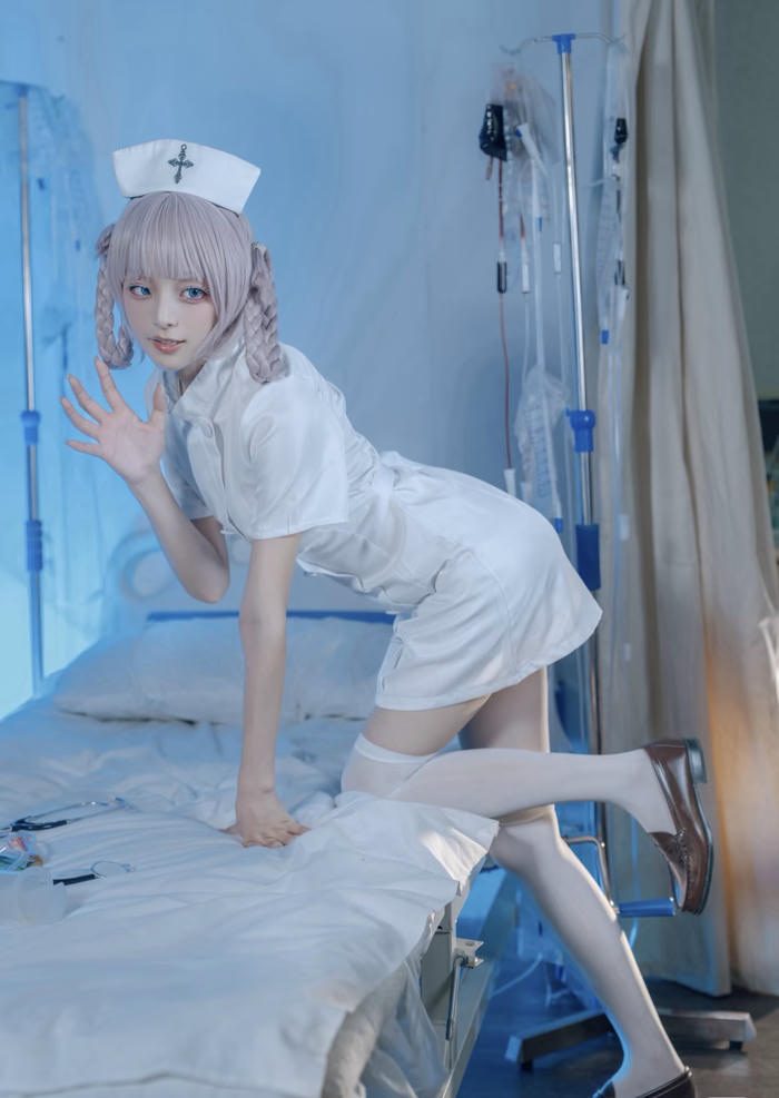 cosplay y tá thần thái cuốn hút