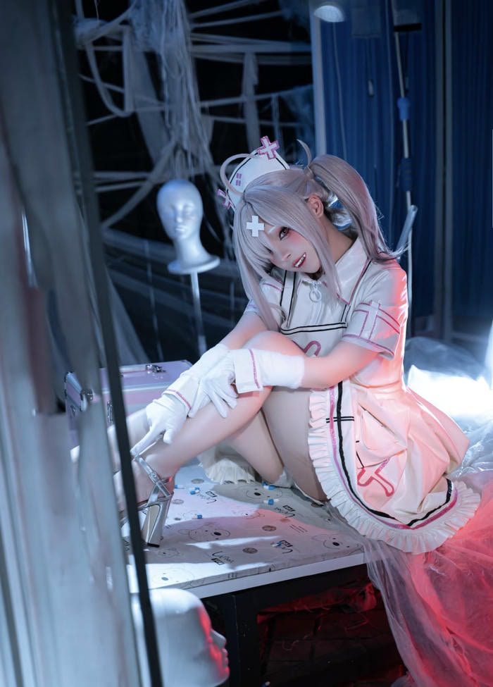 hình ảnh cosplay y tá phong cách sexy nhẹ