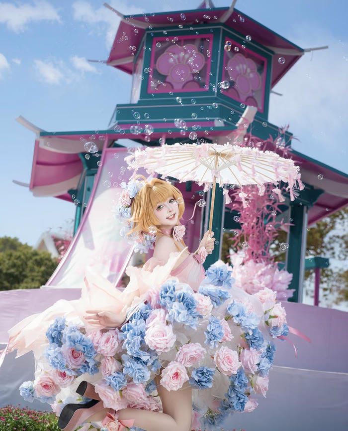 hình cosplay anime nữ rạng rỡ