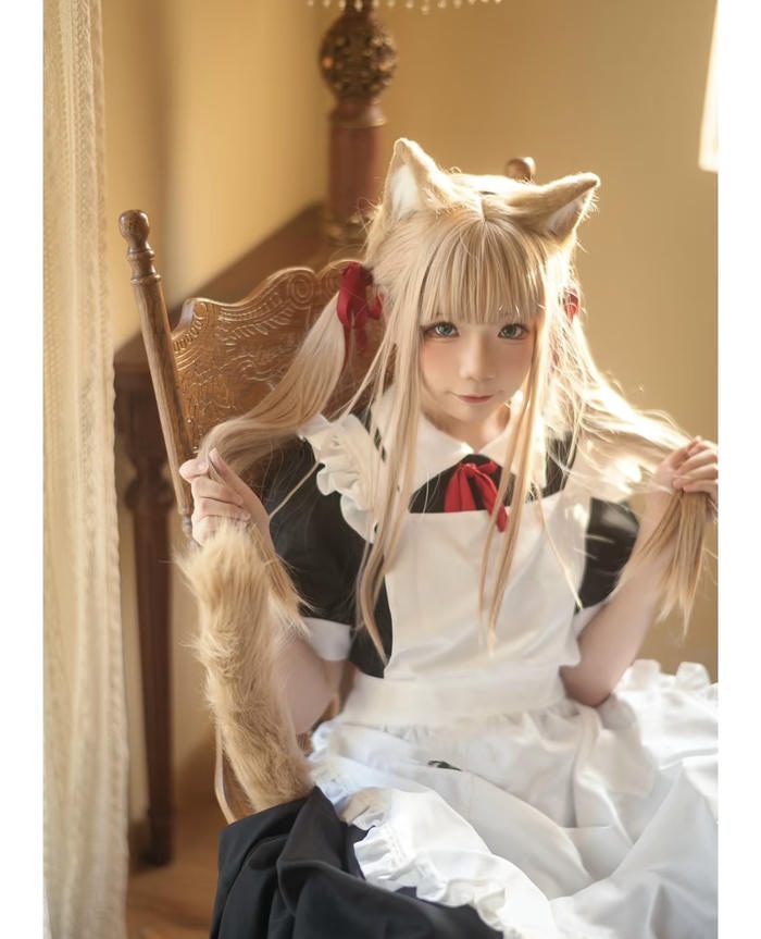 hình cosplay hầu gái chụp studio