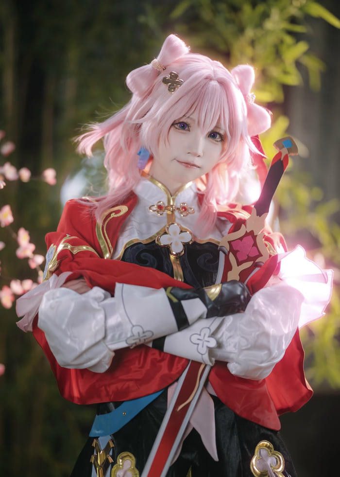 outfit cổ phong trong cosplay anime nữ