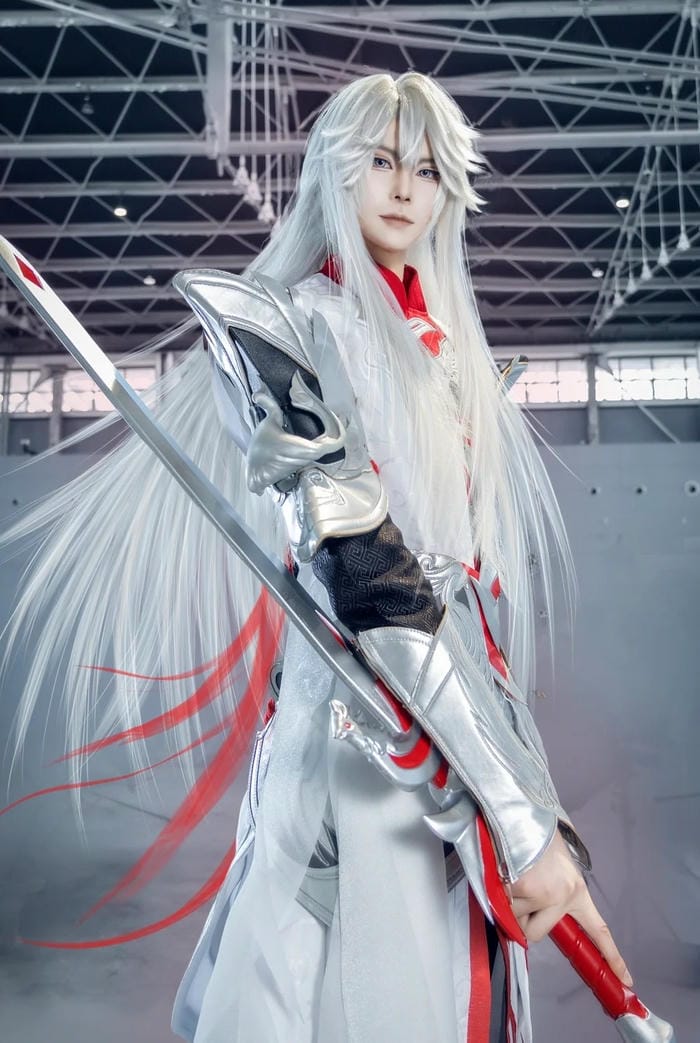 phượng tù hoàng cosplay nam chính