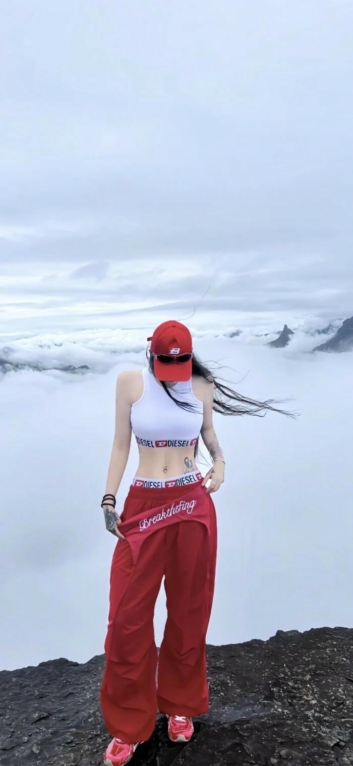 Hình ảnh gái cute mặc outfit nổi bật