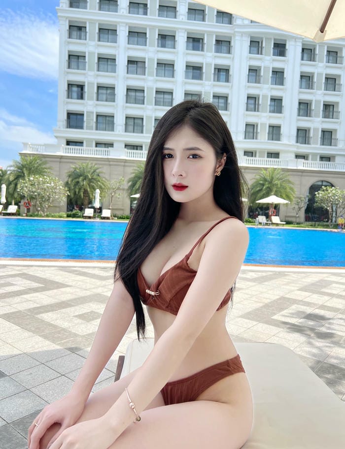 Quỳnh Alee chụp ảnh đẹp bikini