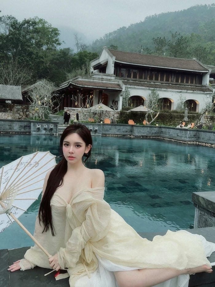 Trần Huyền Châu ảnh hot