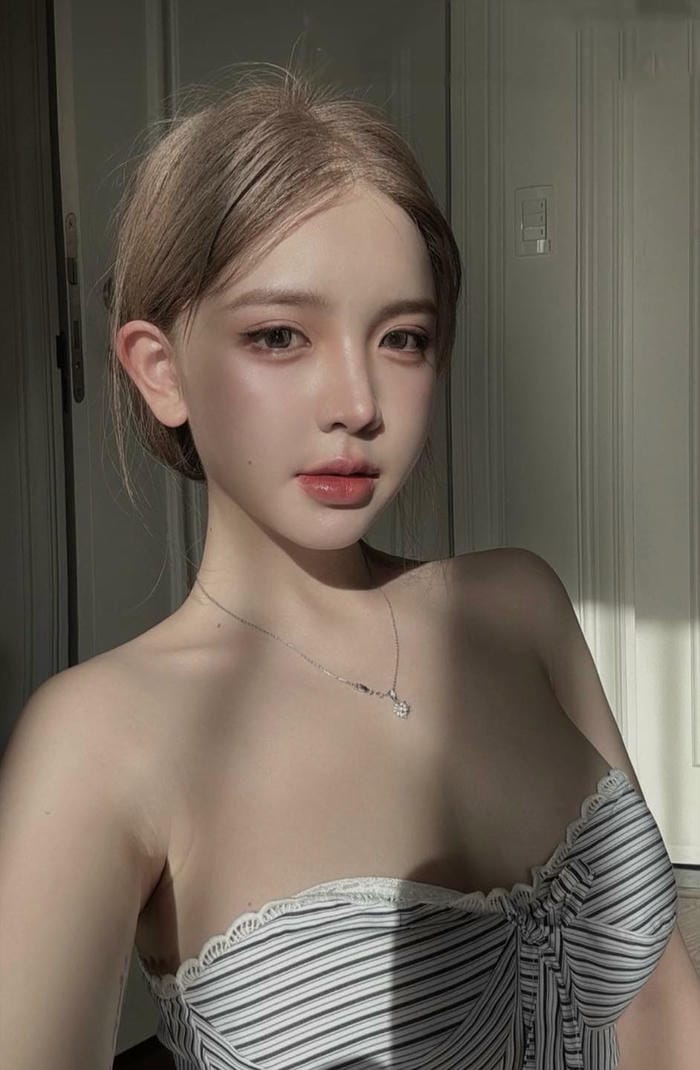 Trần Huyền Châu xinh đẹp