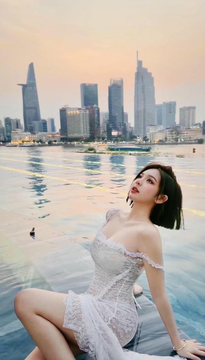 Trần Huyền Châu xinh xắn