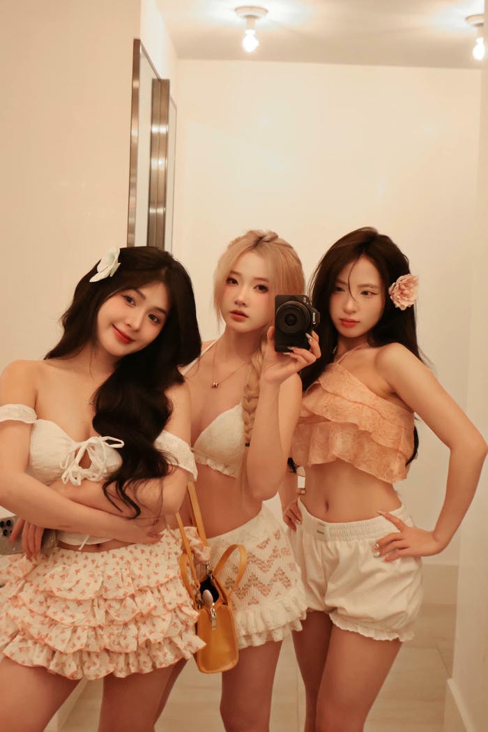 hình Quỳnh Alee bikini tạo dáng