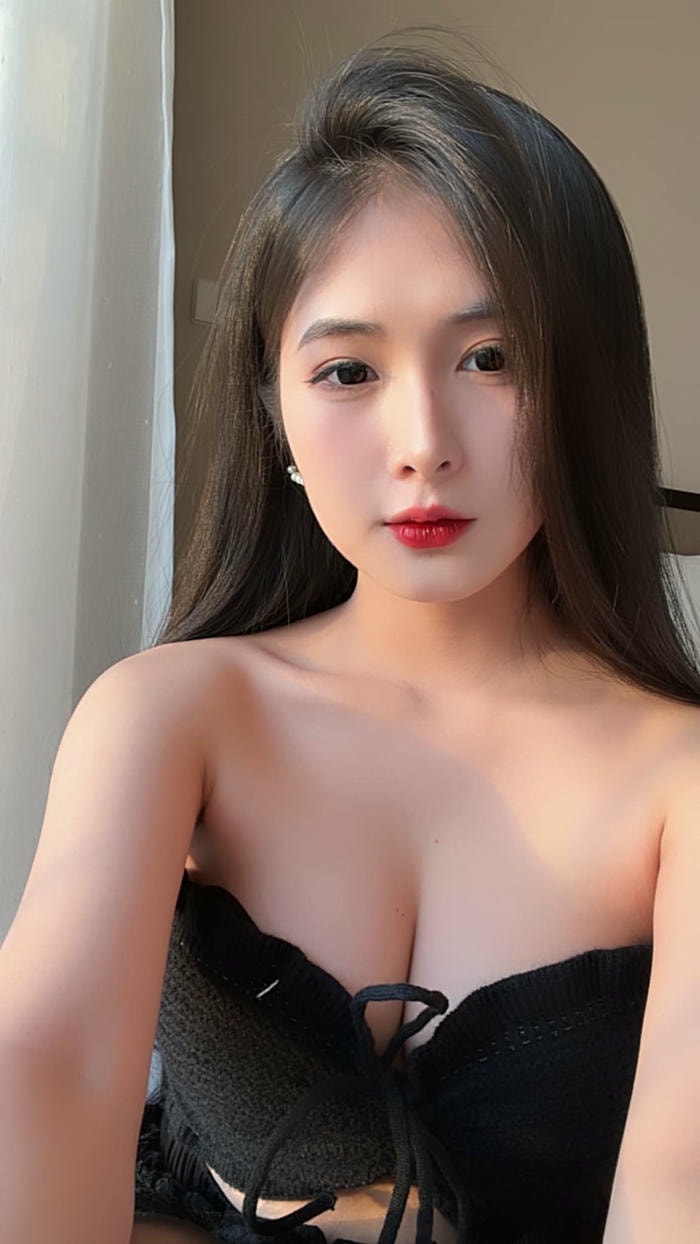 hình Quỳnh Alee sexy trẻ trung