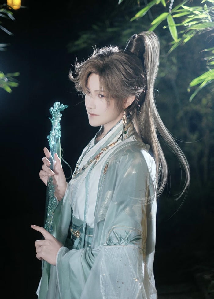 Ảnh cosplay cổ trang ánh mắt trầm