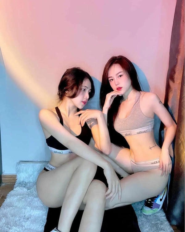 Ảnh sex gái xinh môi hồng khiêu khích