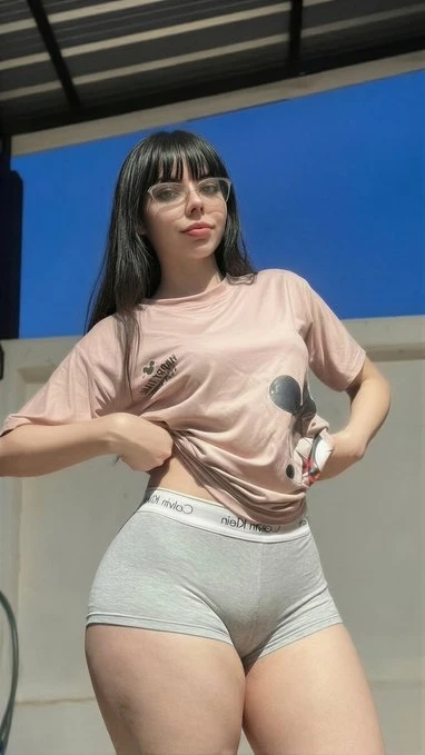 Bướm hồng gợi dục của hot girl trẻ