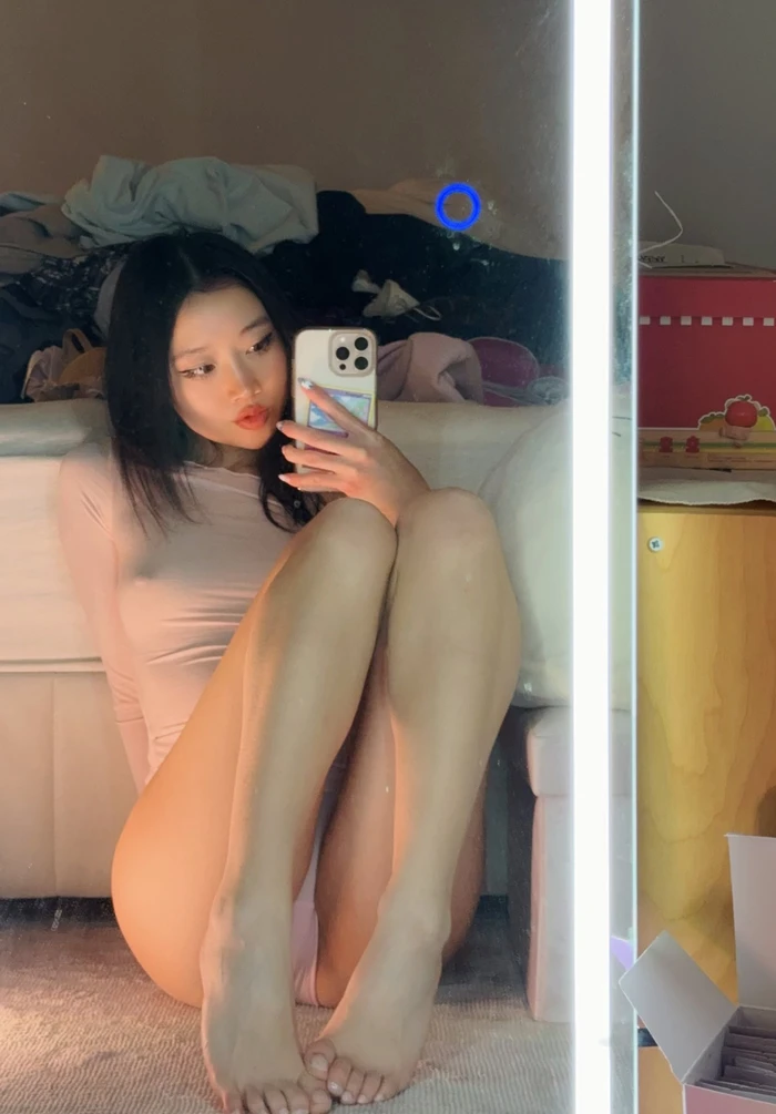 Cô gái sinh viên 18 plus gợi tình đầy mê hoặc