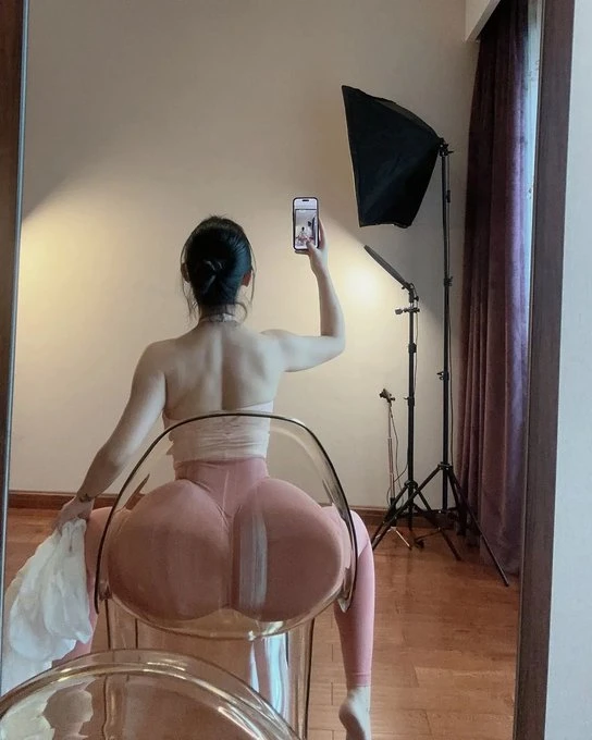 Gái Nga nude bikini mỏng manh tôn dáng sexy