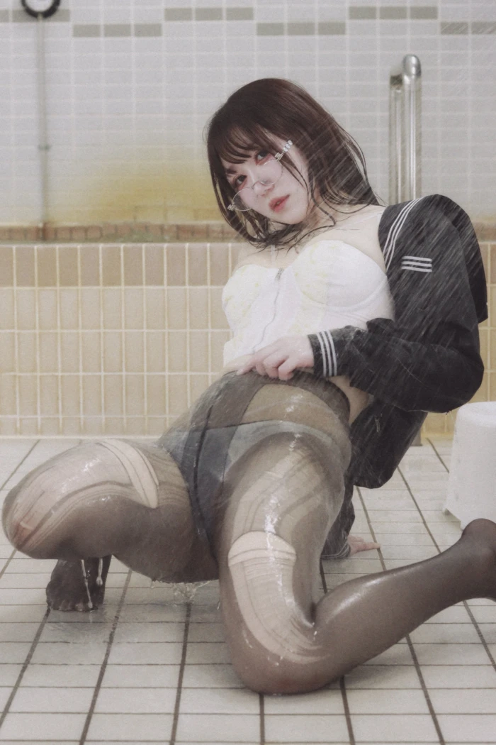 Gái đẹp idol cosplay bướm hồng gợi dục