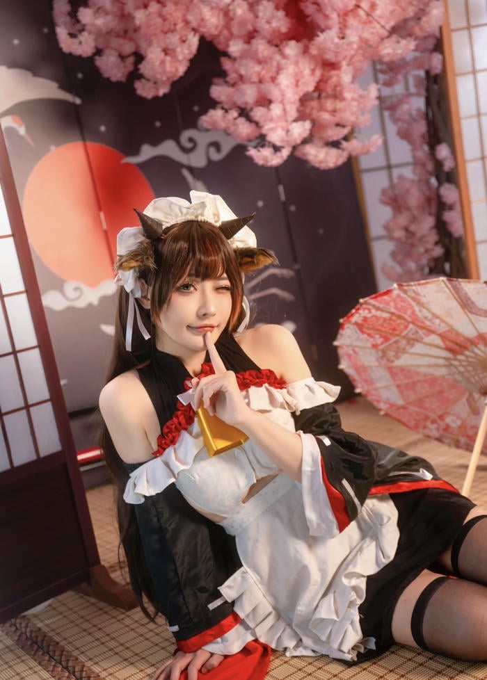 Hình ảnh cosplay bò sữa làm nổi khí chất nữ