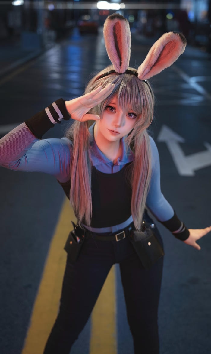 Hình cosplay thỏ với thần thái gần gũi