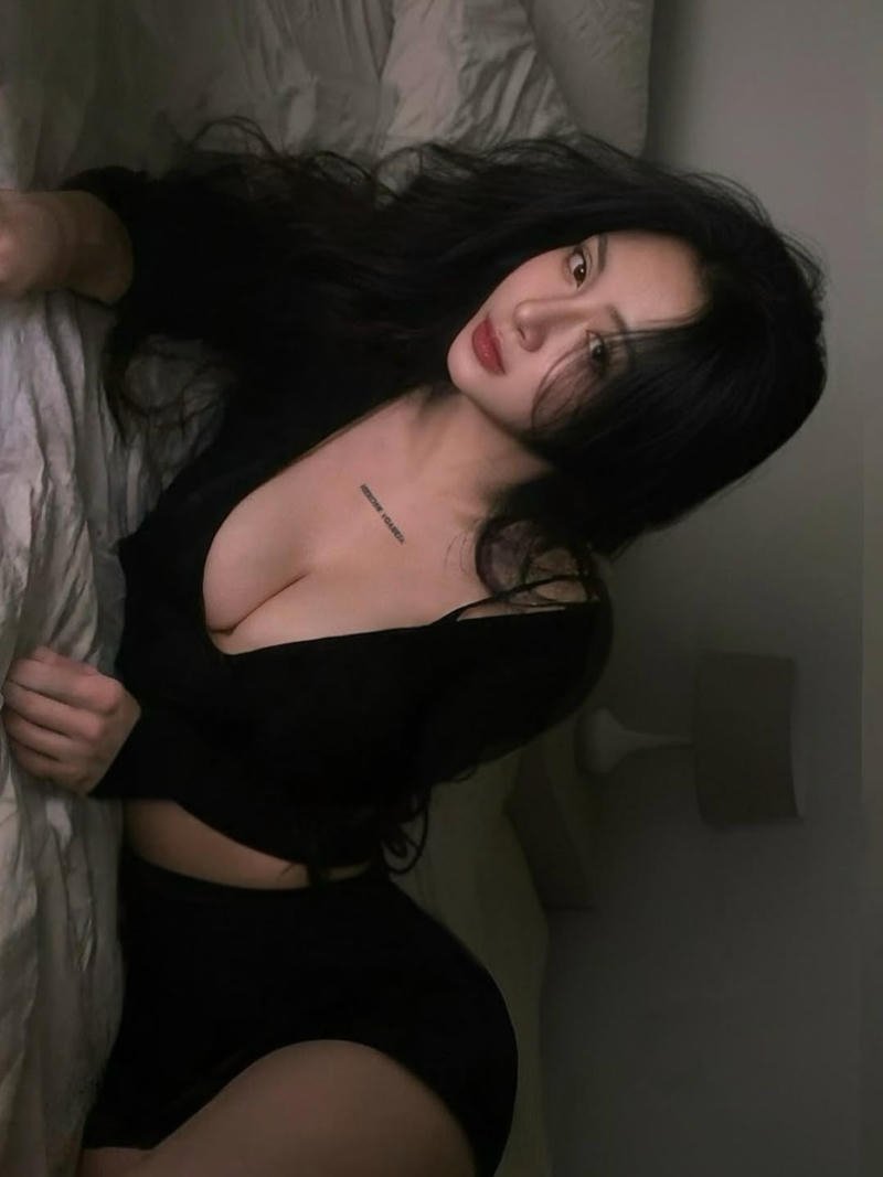 Hinh-gai-Viet-Nam-vu-to-phong-dang