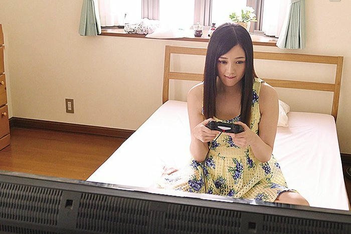 Hình nude Emiri Suzuhara dịu dàng quyến luyến