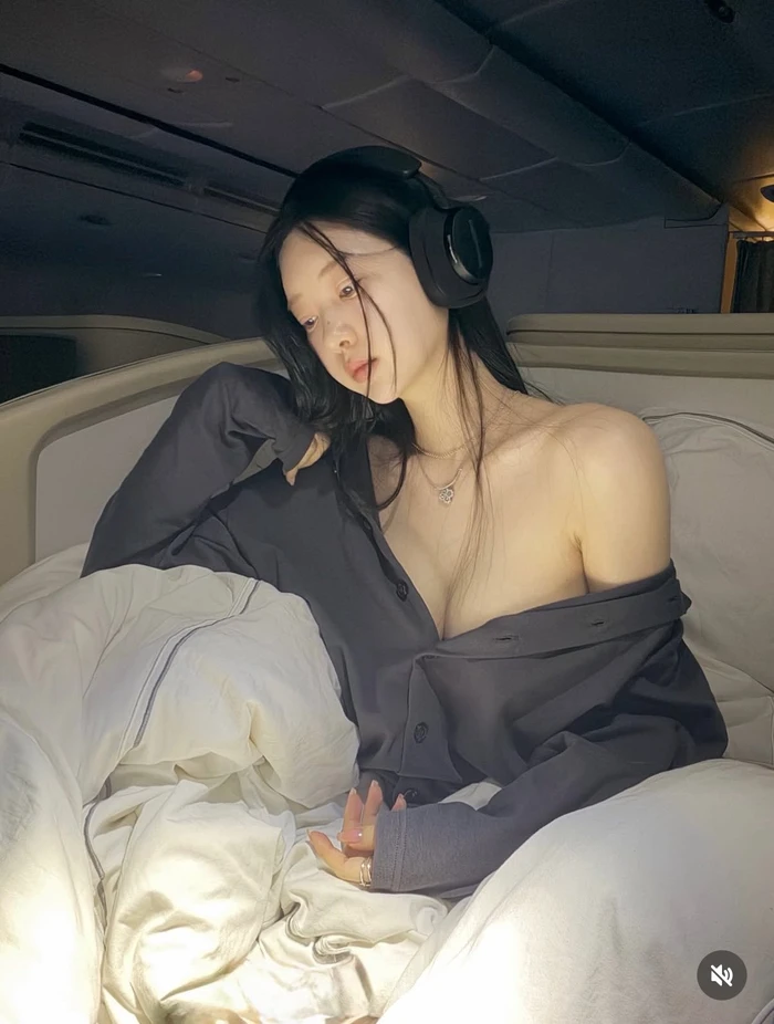 Hot girl Korea vú lớn show hàng quyến rũ