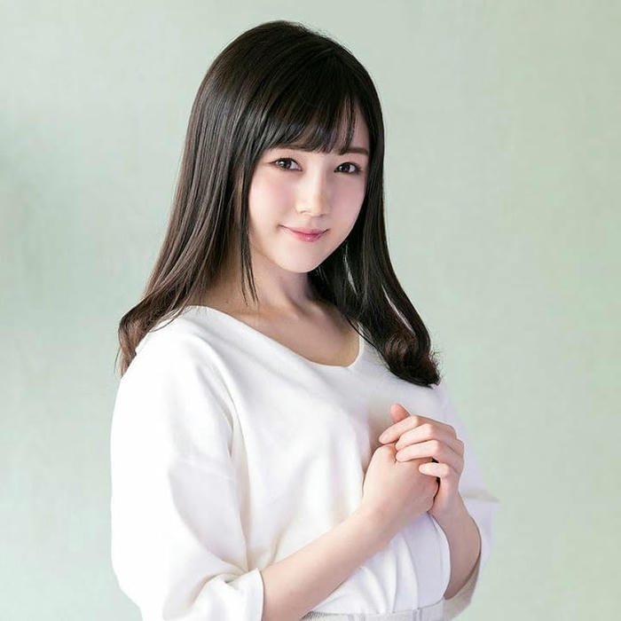 Khỏa thân Emiri Suzuhara xinh tươi rạng rỡ