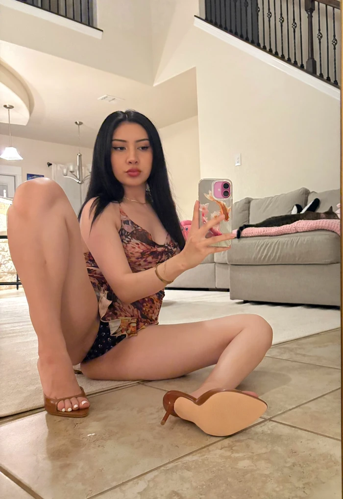 Nữ sinh mu hồng cuốn hút hút hồn