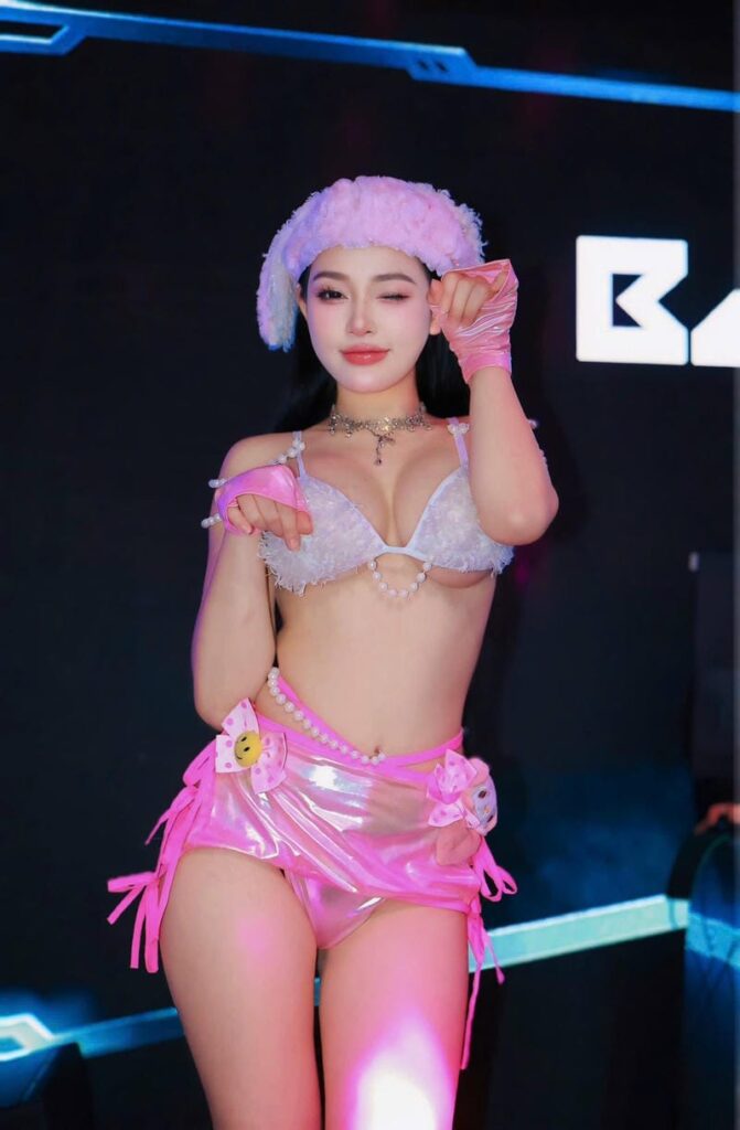 ảnh bar gái xinh phong cách hiện đại