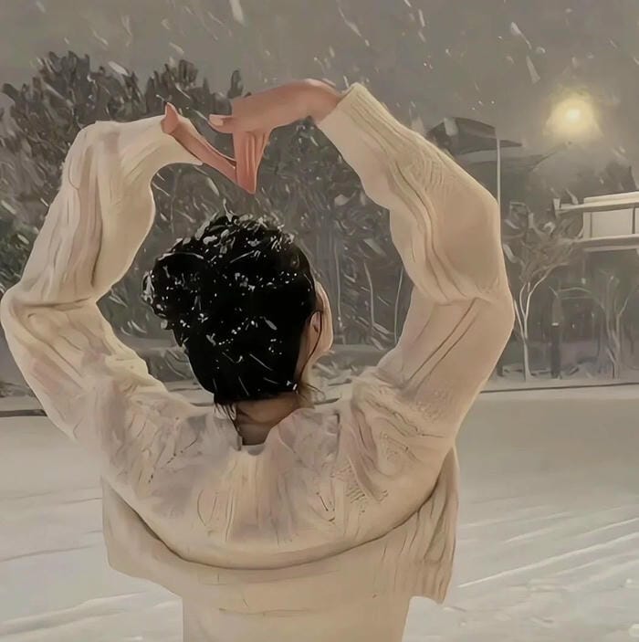 ảnh buồn tâm trạng con gái với ánh nhìn xa xăm