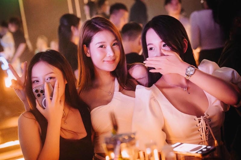 ảnh gái đi bar style cá nhân